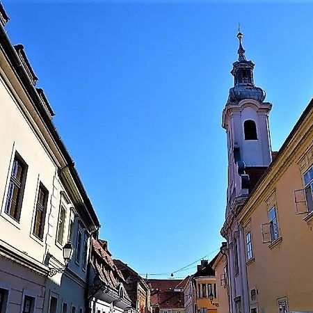 Downtown Apartments Deluxe Győr Esterno foto