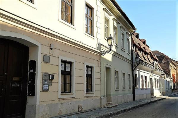 Downtown Apartments Deluxe Győr Esterno foto