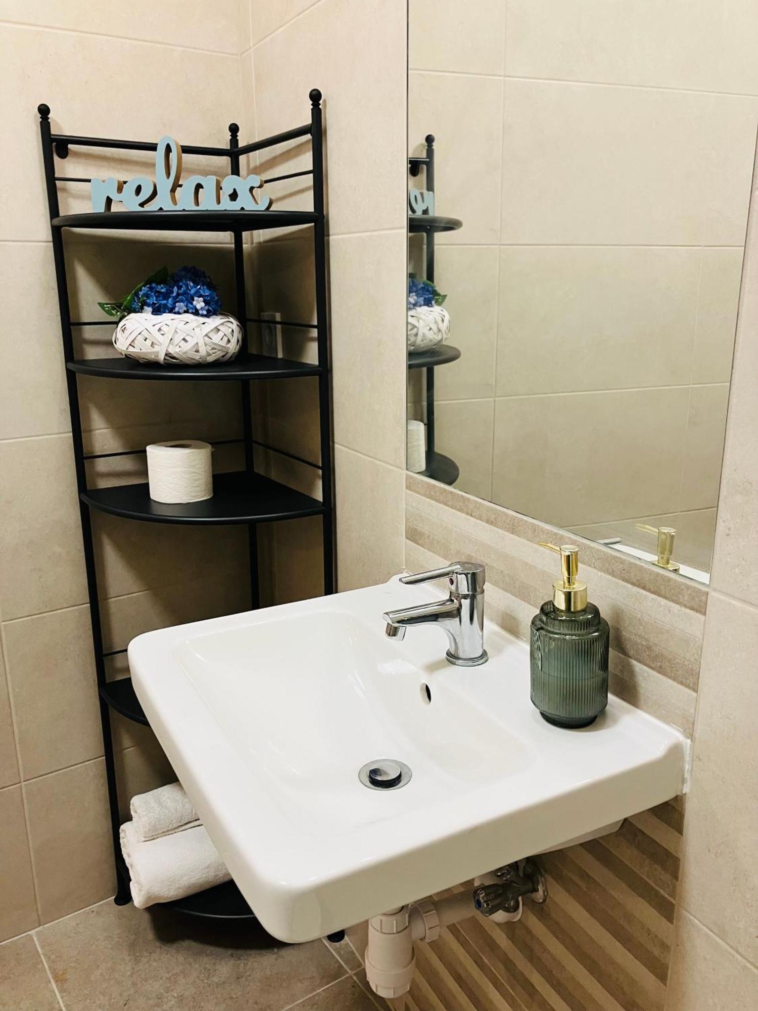 Downtown Apartments Deluxe Győr Esterno foto